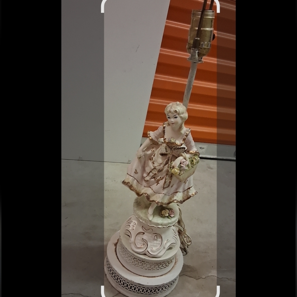 Vintage Porcelain Figurine Lamp